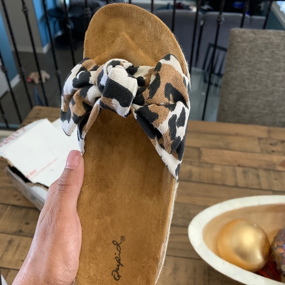 🔥Leopard Print Sandals🔥 - Picture 2 of 2